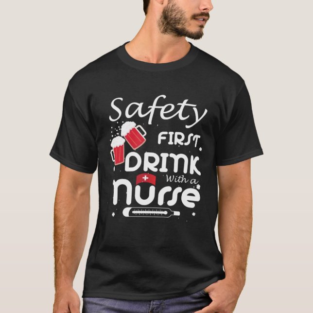 Safety First Drink With A Nurse Shamrock St Patric T Shirt (Framsida)