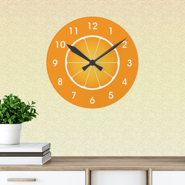 Saftig apelsinfrukt skiva med siffror rund klocka (Cool Juicy Orange fruit slice with numbers fun bright Wall Clock for every home. )