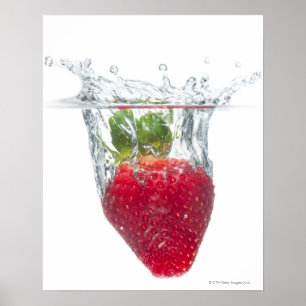 Saftigt moget organiskt plaska för jordgubbefrukt poster
