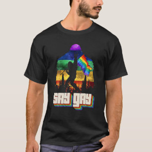 Säg Gay Bigfoot Rock and roll Gay pride LGBT Flagg T Shirt