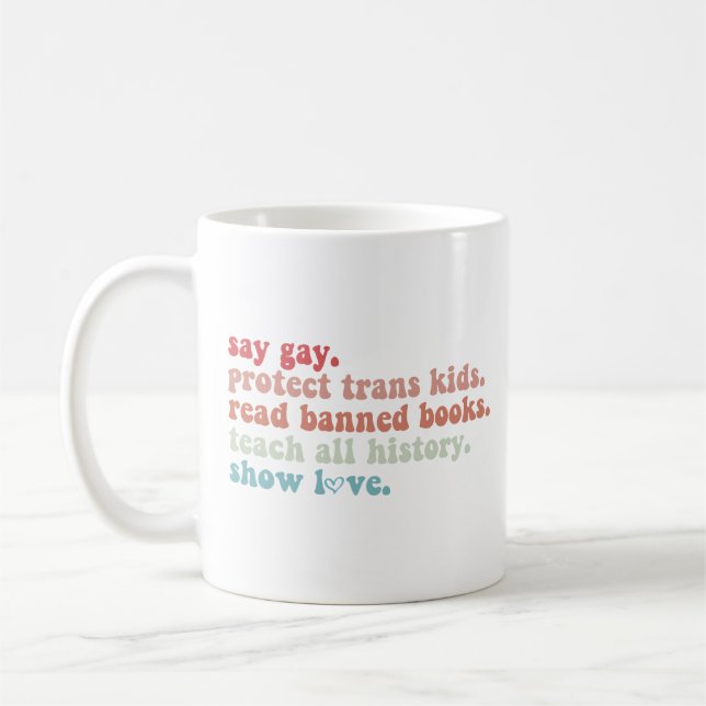 Säg Gay Skydda Transbarn Läs Bannlysta Böcker HBTQ Kaffemugg (Vänster)
