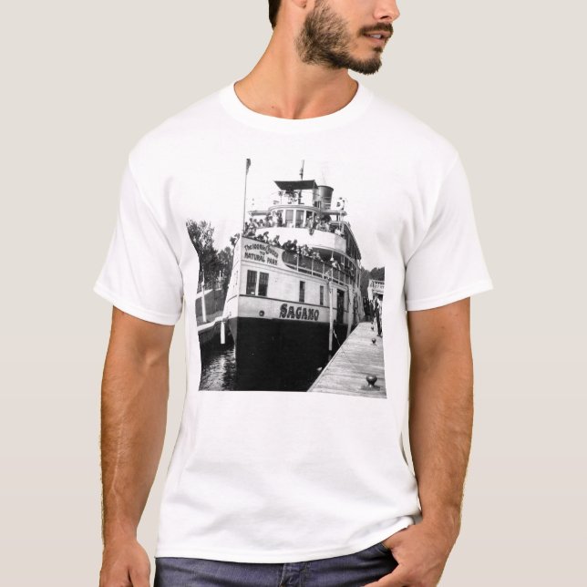 Sagamo på port Carling PhotoCard Tee (Framsida)