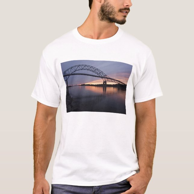 Sagamorbron över Cape Cod-kanalen, Tee Shirt (Framsida)