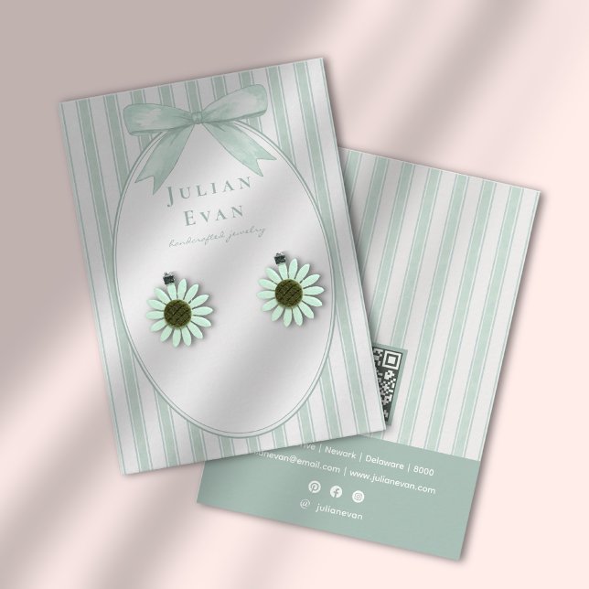 Sage Green Coquette Preppy Stripe Jewelry Display Visitkort (Sage Green Coquette Preppy Stripe Jewelry Display Business Card)