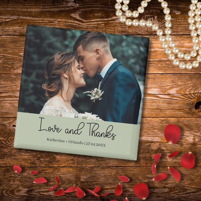 Sage Green Elegant Wedding Love and Thanks Photo Magnet (Skapare uppladdad)