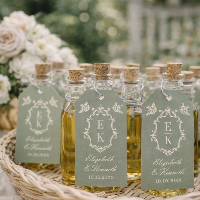 Sage Green Floral Old Money Monogram Crest Wedding Presentetikett (Skapare uppladdad)