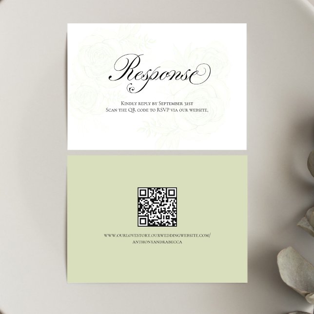 Sage Green Floral QR Code Wedding RSVP Script OSA Kort (Elegant sage green floral RSVP card with QR code and modern calligraphy script)
