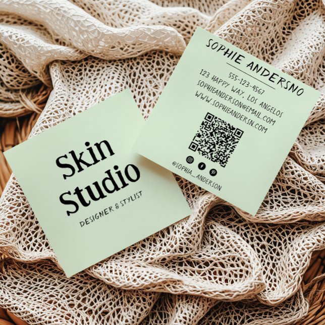 Sage Green Minimalist Skin Studio Qr Code Fyrkantigt Visitkort (Skapare uppladdad)