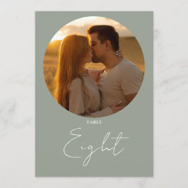 Sage Green Modern Minimalist-skripttabellnummer Inbjudningar