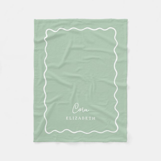Sage Green Wavy Border Monogrammed Fleecefilt (Framsidan)