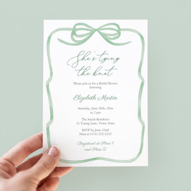 Sage Grönt Bow Hon Gifter sig Möhippa Inbjudningar (Sage green tying the knot bridal shower invitation with watercolor bow and green white stripe backer)