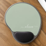 Sage Grönt Minimalist Modern Monogram-Elegant Gel Musmatta<br><div class="desc">Vi presenterar vår minimalistiska Modern Monogram Elegant Collection för Sage-Grönten: Öka din estetik med en sofistikerad och tidlös elegans. Vår samling visar minimalistiska mönster i en stillastående grönt, kompletterad med raffinerade monogram som är skräddarsydda efter ditt personliga stil. Från polerat kontorsmaterial till mångsidiga tillbehör är varje biet i vår samling...</div>