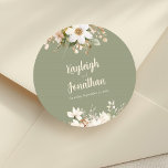 Sage Grönt Modern Watercolor Blommigt Bröllop Runt Klistermärke<br><div class="desc">Med den här runda bröllop-klistermärket lägger du till en mjuk, elegant pekning till bröllop-detaljerna, med vackra vita bilder, grönt och beige blommigt för beige vattenfärg på en lugnande grönt. Designat med jordtoner och en enkel, modern estetisk teori är detta dekal perfekt för förslutning av höljen, för att lägga till en...</div>