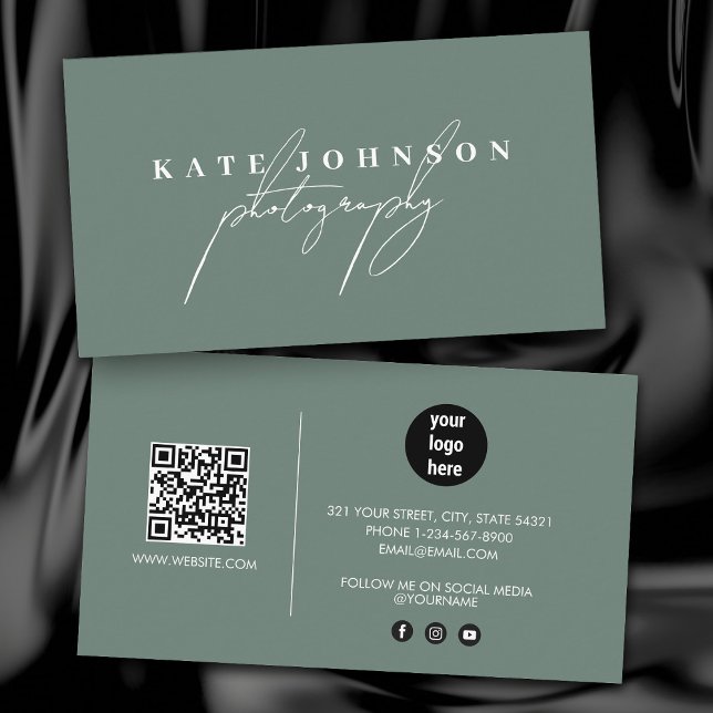 Sage Grönt Namnteckning skript QR-kod Social Media Visitkort (Sage Green Signature Script QR Code Social Media Business Card)