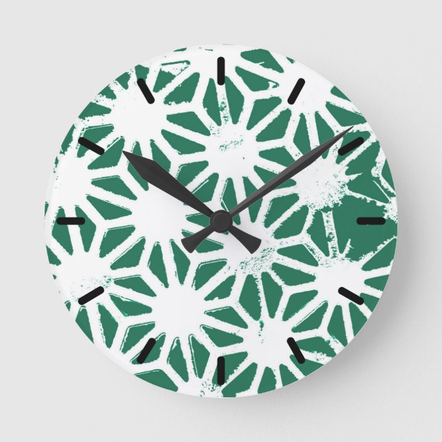 Sage-grönt och vitt geometriskt mönster rund klocka (Framsida)