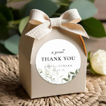 Sage Grönt och White Blommigt Bröllop Tack Runt Klistermärke<br><div class="desc">Tack för anpassningsbar-designade bröllop,  klistermärken och etiketter med modern grönt för elegant och vit blommigt med personlig namn och text.</div>