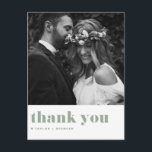 Sage Grönt Retro Fold Typography Bröllop Tack Vykort<br><div class="desc">Skicka tack till familj och vänner med det här anpassadets fototack till vykortet. Den har återformig typografi och en hjärtikon. Tack för den här grönten kommer du att få perfekt för olika evenemang som bröllop och studenten. Anpassa genom att lägga till dina favoritfoton. Finns som ett platt och vikt kort....</div>