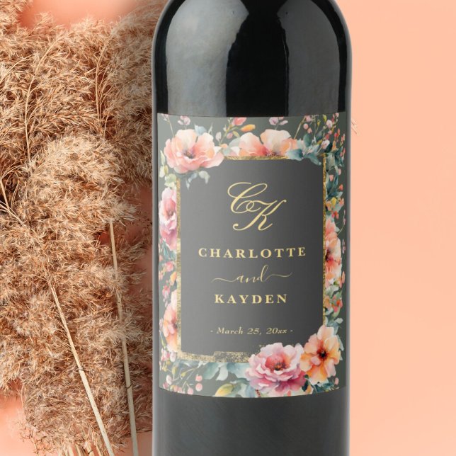 Sage Grönt Rustig Blommigt Utandning Monogram Bröl Vinflaska Etikett (Sage Green Rustic Floral Wreath Monogram Wedding Wine Label)