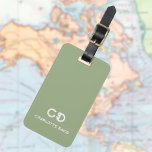 Sage grönt white monogram initialer bagagebricka<br><div class="desc">En bakgrund för grönten trendig sage färgad. Anpassa och lägg till ditt monogram brev och fullt namn på framsidan. Din kontaktinformation på baksidan.</div>