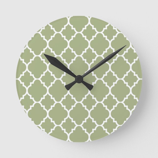 Sage Grönt White Quatrefoil Moroccan Mönster Rund Klocka (Framsida)