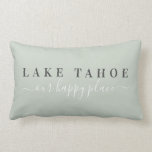 Sage Sjö Tahoe Lycklig Ställe Lumbar Pillow Lumbarkudde<br><div class="desc">Ett sött sätt att välkomna din gäst till ditt hus eller din stuga i sjö.
Kontakta mig gärna om du behöver hjälp med anpassningar eller vill ha ändringar i objekten.</div>