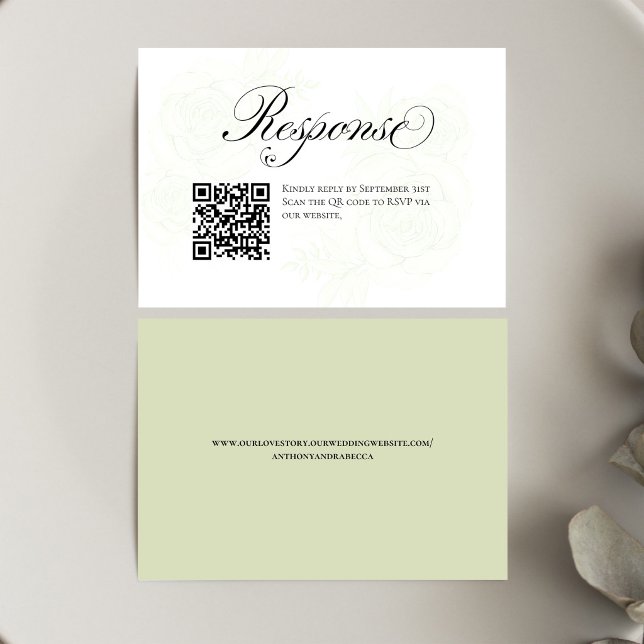 Sagegrön Blommig Bröllops QR-kod RSVP-insats OSA Kort (Elegant sage green floral QR code RSVP card with modern script and easy scan response)