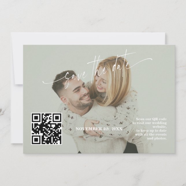 Sagegrön kalligrafi QR-kod Foto Bröllop Spara Datumet (Framsida)