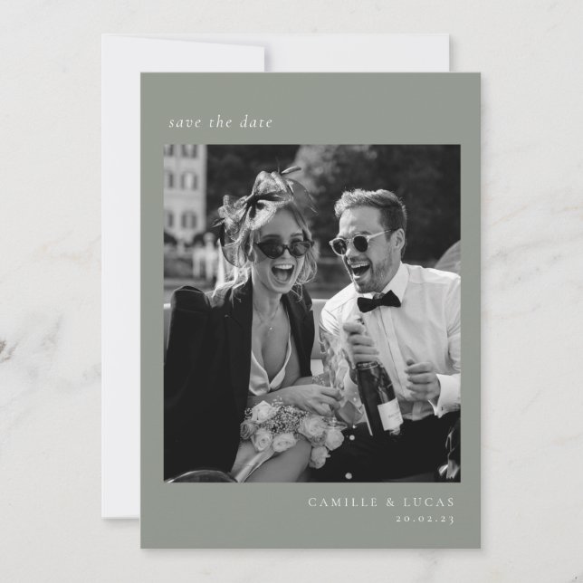 Sagegrön minimalistisk elegant foto spara datumet inbjudningar (Framsida)
