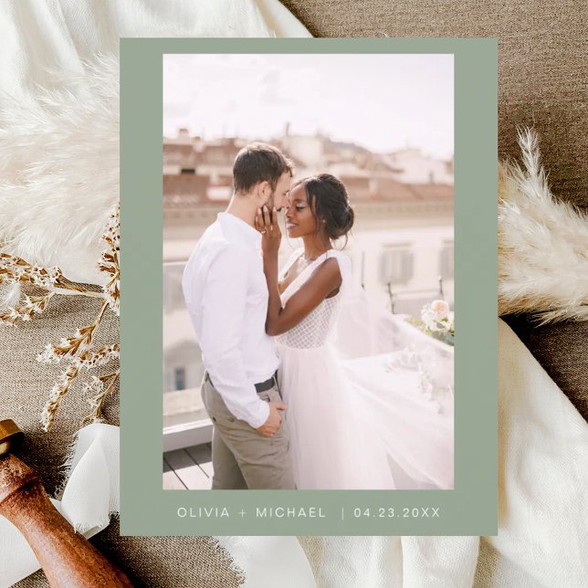 Sagegrön minimalistisk Spara datum-manus Foto  Vykort (Skapare uppladdad)