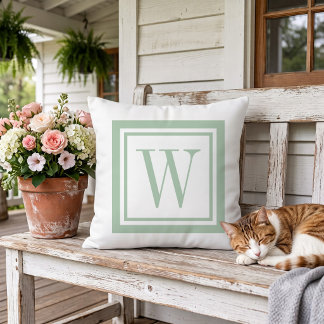 Sagegrön och vit klassisk fyrkantig monogram kudde