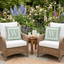 Sagegrön och vit klassisk fyrkantig monogram kudde