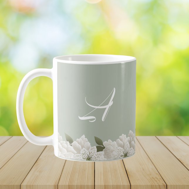 Sagegrön präglad blommonogram kaffemugg (Skapare uppladdad)