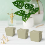 Sagegrön Presentaskar<br><div class="desc">Salvia grön är en jordnära, dämpad nyans av grågrönt, uppkallad efter de silverfärgade, dammiga bladen på salvia-växten. Det är en lugnande, fridfull färg som frammanar känslor av natur, visdom och balans. Salvia gröns mångsidighet och lugnande egenskaper gör den populär inom inredning, mode och varumärkesbyggande för att skapa fredliga och sofistikerade...</div>