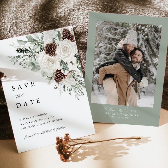 Sagegrön vinterblomma tall foto bakgrund bröllop spara datumet (Sage Green Winter Floral Photo Save the Date Card, White Rose Pinecone Woodland Wedding Stationery)
