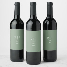 Sagegröna monogram Trendigt elegant modernt bröllo Vinflaska Etikett