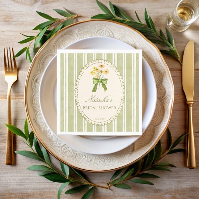 Sagegröna randiga bröllopsdusch med monogram pappersservett (Sage green stripes grand millennial retro bridal shower personalized napkins personalized decor)