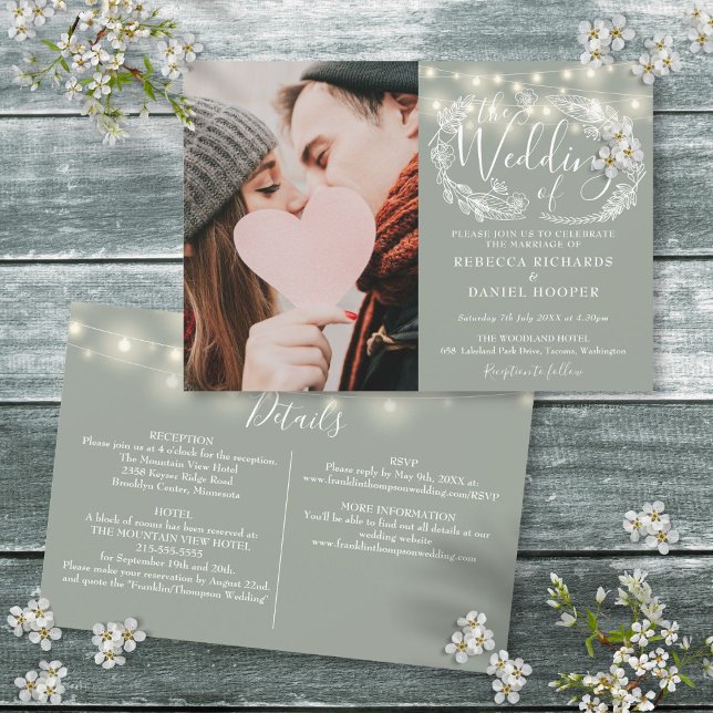 Sagegröna strängljus Foto Allt-i-ett bröllop Inbjudningar (Sage Green String Lights Photo All In One Wedding Invitation)