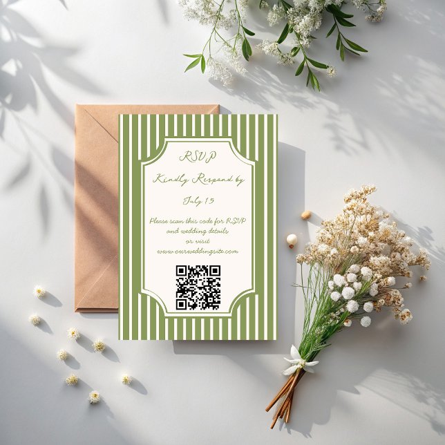 Sagegröna vintage-randiga bröllops-QR OSA Kort (Sage green hand drawn vintage stripes wedding QR RSVP Card)