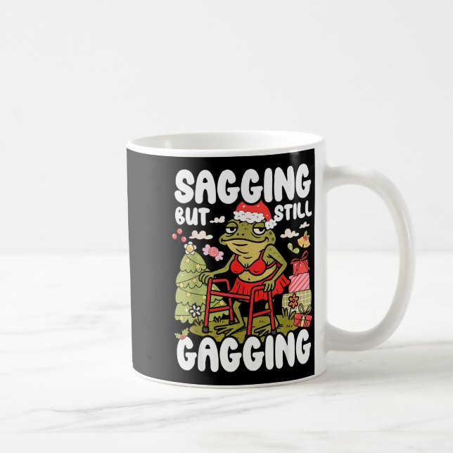 Sagging But Still Gagging Frog Funny Cringe Meme C Kaffemugg (Höger)