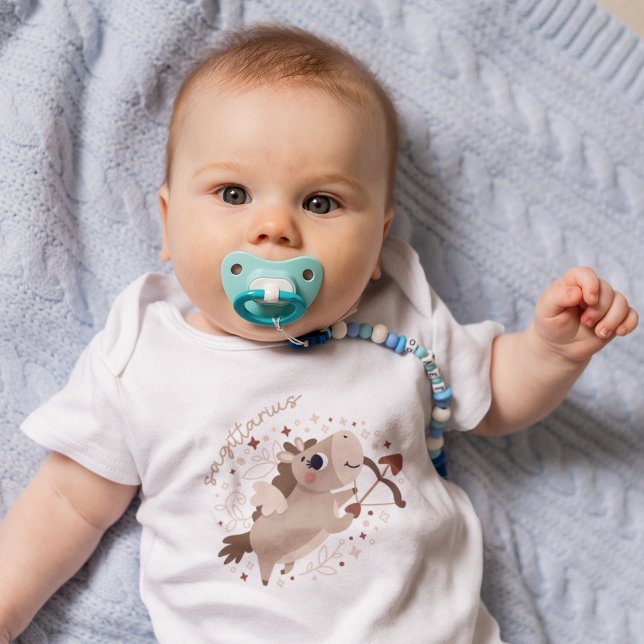 Sagittarius Baby: "Archer's Starry Äventyr" T Shirt (Skapare uppladdad)