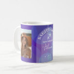Sagittarius Zodiac Astrology-tecken Foto Birthdate Kaffemugg<br><div class="desc">Anpassa detta zodiac mugg med ett foto, födelsedatum och namn. En anpassningsbar-födelsedagskalender med zodiakmärket Sagittarius plus personlighetsdrag, information och konstellation. En andlig och en regal lila och blå färg som förknippas med Sagittarius är den huvudsakliga utformningen bakom alla detaljer i Zodiac. En underbar gåva till en vän eller för att...</div>