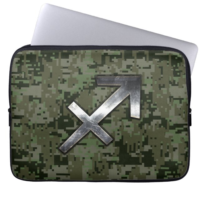 Sagittarius Zodiac-skylt på Woodland Camouflage Laptop Sleeve (Framsidan)