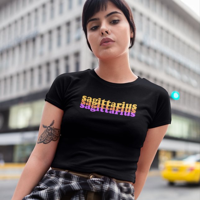 Sagittarius Zodiac-tecken | Lila Power Färg T Shirt (Skapare uppladdad)