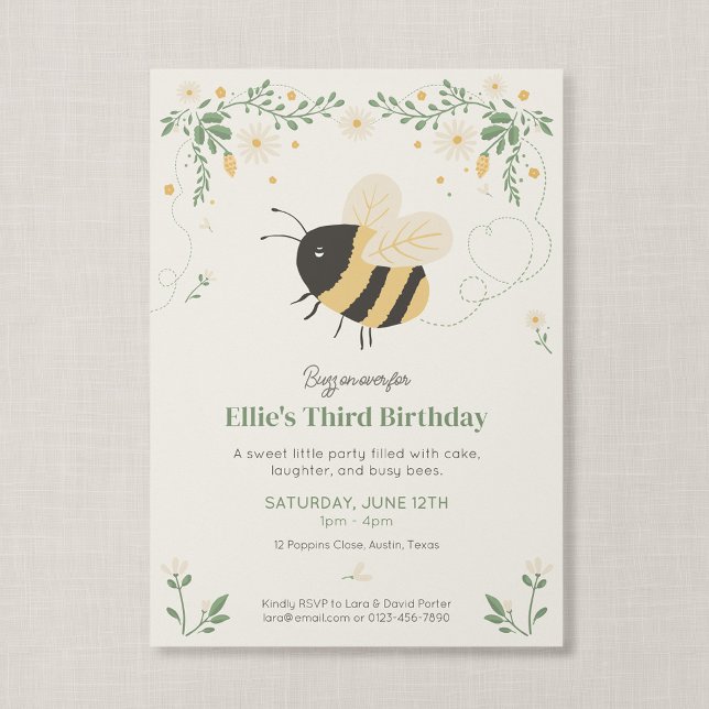 Sagobok Honungsbi Vildblomma Barnkalas Inbjudningar (Wildflower Flight - Honeybee Birthday Invitation, Front)