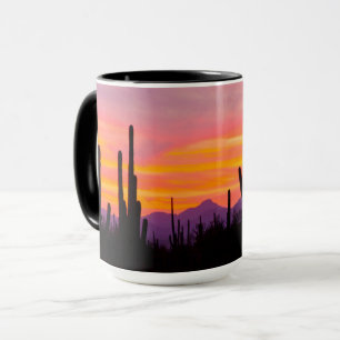 Saguaro-kaktusar skog vid solnedgång mugg