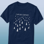 Sailing Boat Kapten Personlig T-Shirt<br><div class="desc">Segelbåt tävla på ett mousserande hav. En roligt nautisk design för alla som har segling. Originalkonst av Nic Squirrell. Ändra namn för att anpassa.</div>