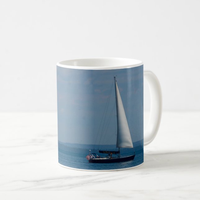 Sailing Mackinac Coffee Mugg (Framsida höger)