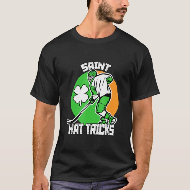 Saint Hat Tricks Hockey Shamrock St patricks sunse T Shirt (Framsida)