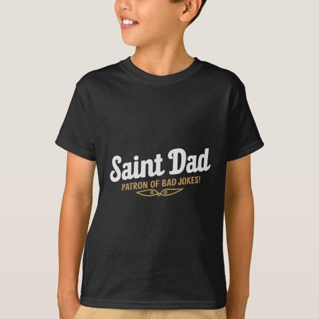 Saint Pappa Patron of Bad Jokes Funny Fars dag de T Shirt (Framsida)