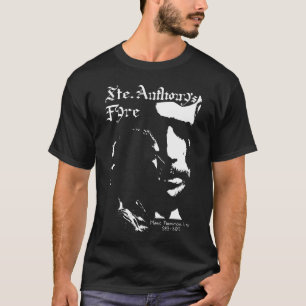 Sainte Anthonys Fyre vit på svart Tee